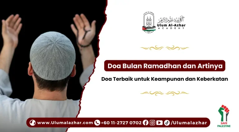 Seorang lelaki merendahkan diri berdoa kepada Allah untuk memperoleh ganjaran doa bulan ramadhan dan artinya.