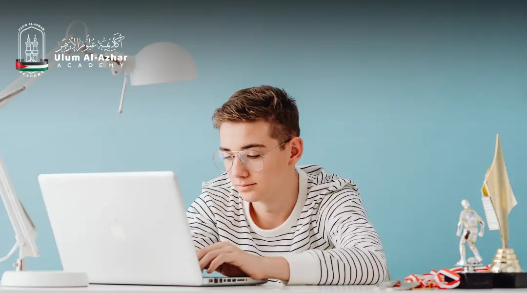 Student learning in arabic grammar course online on laptop